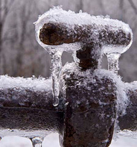 Plumbers repairing frozen pipes Nashville TN